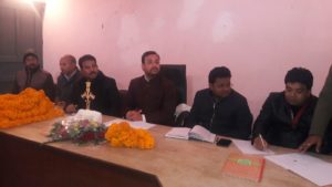 नौतनवा:पालिका के बोर्ड की बैठक में हंगामा, बागी सभासद धरने पर